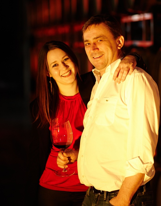 Winemaker Gerhard Pfneisl und Winzernachwuchs Tochter Lisa